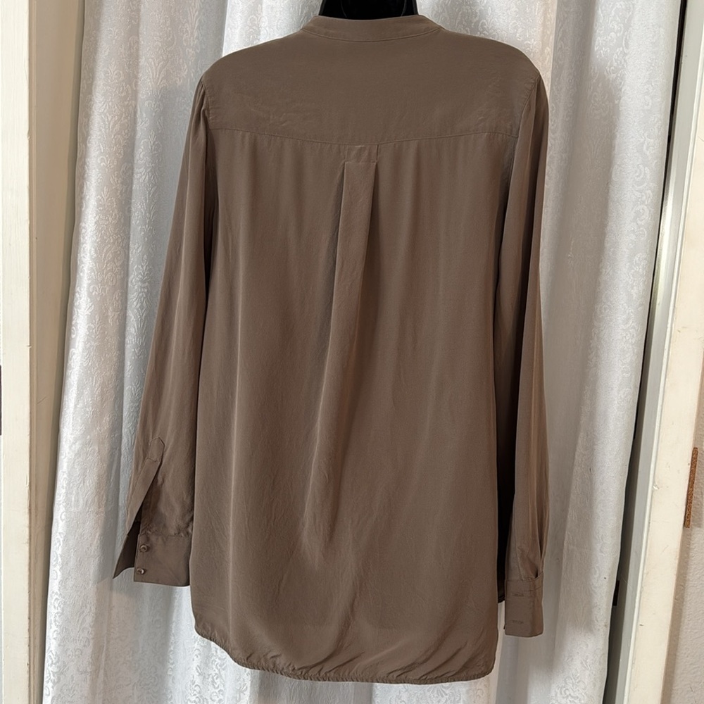 VINCE SILK BLOUSE SZ: 10 - Picture 4 of 7